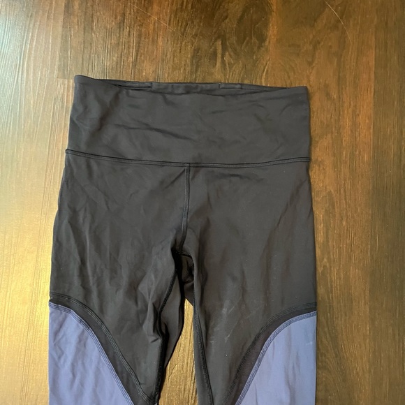 Lululemon blue color block mixed material leggings size 6 - Picture 4 of 7